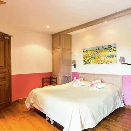 Vintage Holiday With Swimming Pool In Hubert